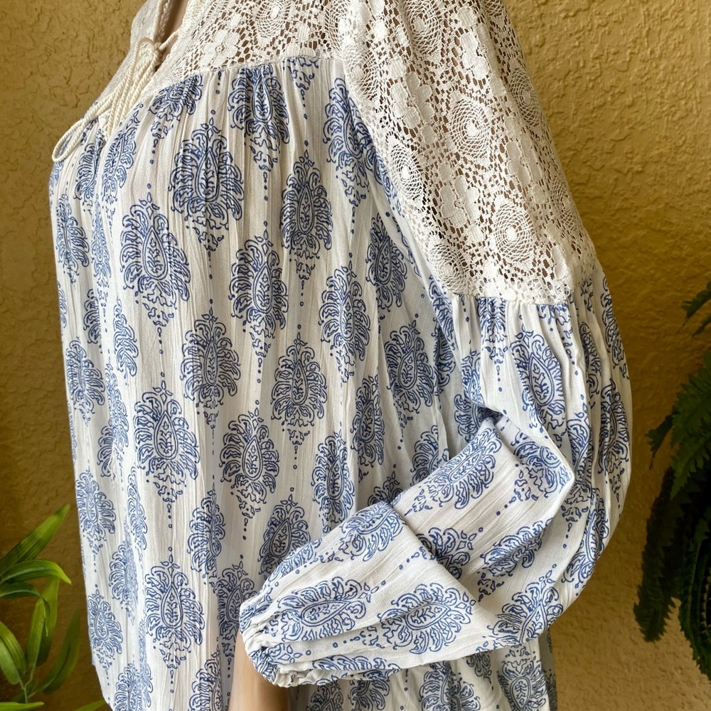 Lola P brand blue & white pheasant top - Picture 5 of 8